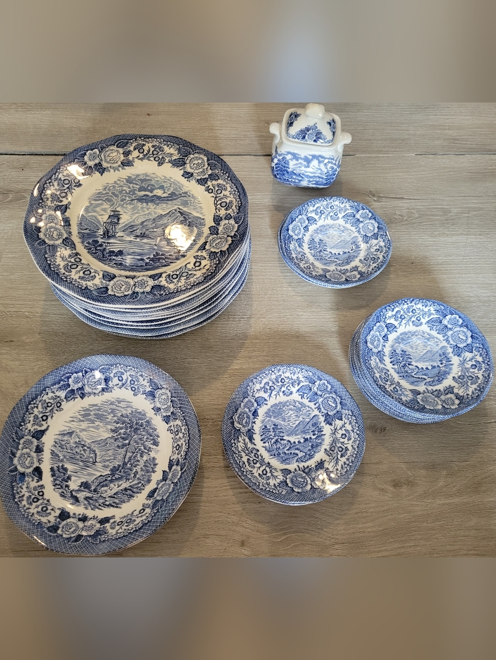 25 Piece Vintage Royal Warwick "Lochs Of Scotland" Blue & White Transferware